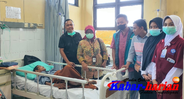 Kondisi Kakek Budeli sesudah dilakukan Operasi di RSUD Muhammad Zyn Kabupaten Sampang, 17/3/2023 dok : Abdul Hamid