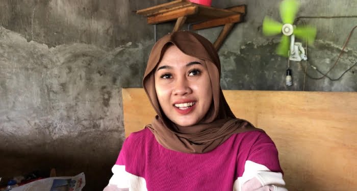 Pejual rujak cantik di sampang omzetnya bikit melejit hingga 50 persen