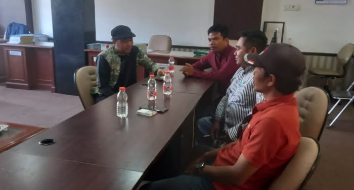 Aktifis sampang saat datangi DPRD