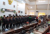 45 Anggota DPRD Kabupaten Sampang Saat diambil sumpahnya.