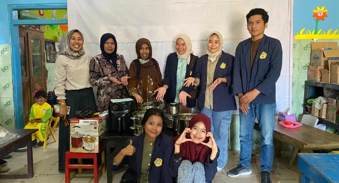 Peserta KKN-T Saat memberikan solusi atas permasalahan sosial dan ekonomi yang dihadapi masyarakat lokal.