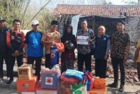 Tim tanggap darurat Baznas Sampang bersama BPBD dan dinsos Saat kunjungi kediaman Putriyah