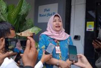 Kepala DP3AK Provinsi Jawa Timur, Tri Wahyuni Liswati, saat mendatangai RSUD Muhammad Zyn Kabupaten Sampang.