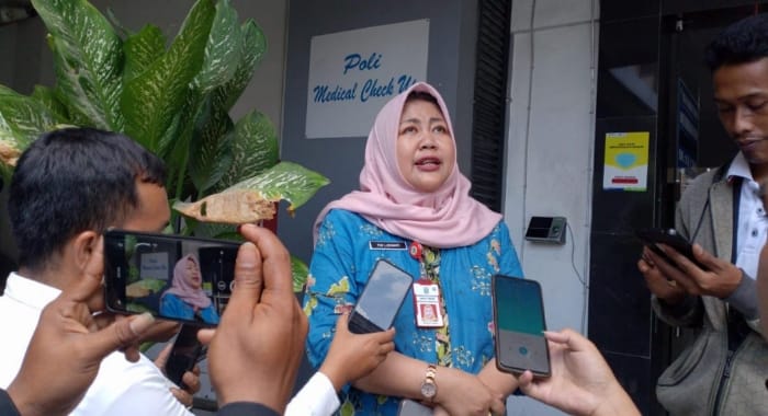 Kepala DP3AK Provinsi Jawa Timur, Tri Wahyuni Liswati, saat mendatangai RSUD Muhammad Zyn Kabupaten Sampang.