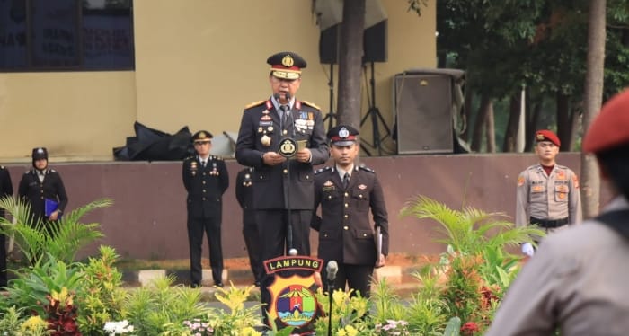 Wakapolda Lampung Brigjen Pol Dr. Ahmad Ramadhan saat pimpin upacara peringatan hari Pahlawan
