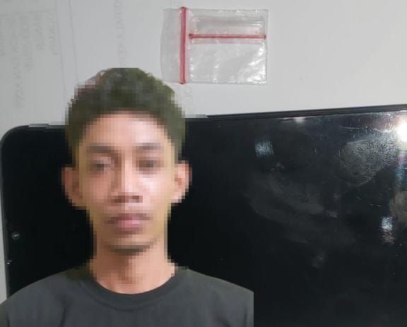 Terduga pelaku saat diamankan polisi