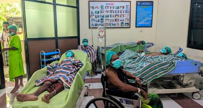Pasien RSMZ yang sedang nunggu giliran utuk dilakukan operasi (dok: Abdul Hamid Kh)