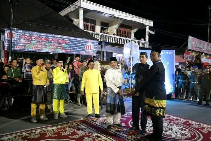 Drs. H. Anwar Sadat, M.Ag, secara resmi membuka Festival Arakan Sahur