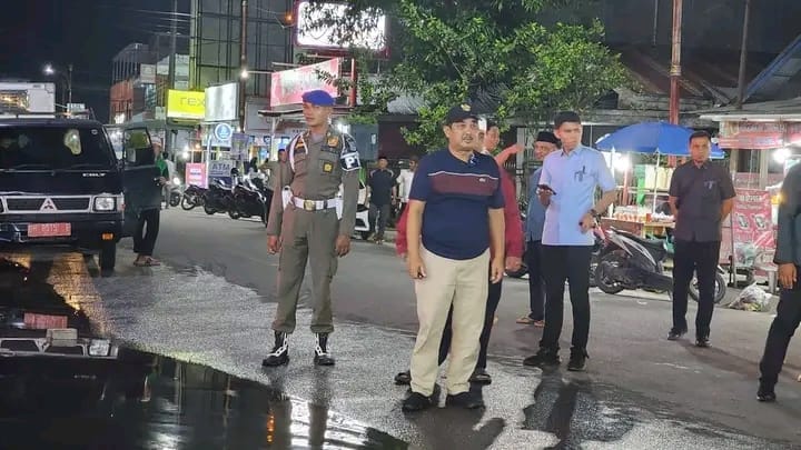 Bupati anwar sadat saat respon cepat keluhan warga 