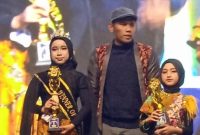 Putri didianto saat terima penghargaan fashion show Sabilillah tingkat MI 