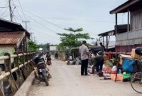 Tampak pedagang yang berjualan di bahu jalan (Dok:jun)
