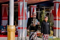 Bupati sampang saat pimpin upacara peringatan Hari Pendidikan Nasional