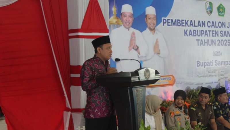Kabag kesra Sampang Drs. Zaiful Muqaddas saat berikan sambitan 
