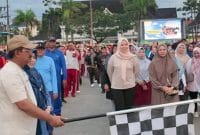Bupati tanjung jabung barat saat lepas para peserta jalan santai