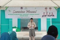 Bupati Tanjung Jabung Barat Anwar Sadat saat berikan sambutan saat gelar sunatan massal.