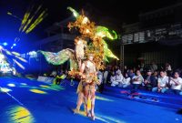 Salah satu peserta Tambelangan Fashion Carnival saat berikan penampilan terbaiknya kepada para dewan juri