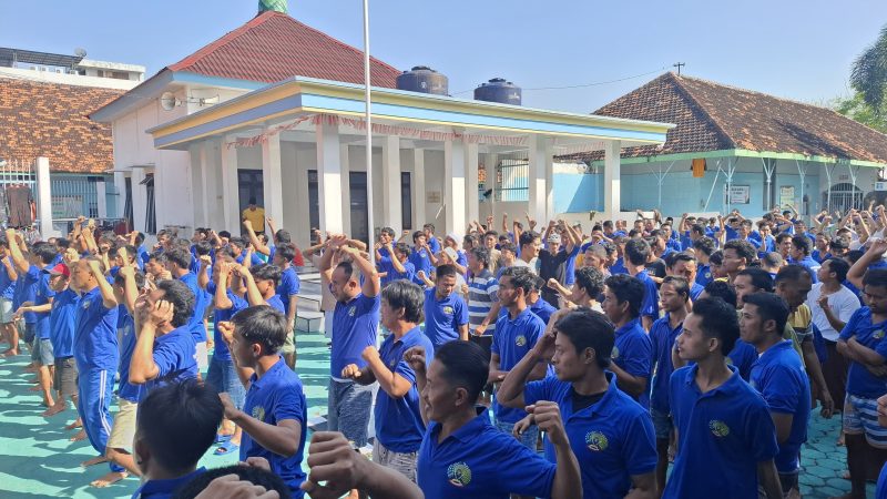 Para WBP tampak senang saat karutan menggelar senam bersama dengan tujuan menjaga kesehatan