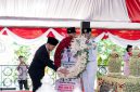 Wakil gubernur jatim emil dardak saat ziarah ke makam raden panji sampang