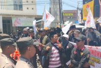 Formabes saat gelar aksi demontrasi ke RS Nindhita