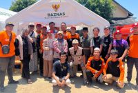 Baznas Sampang saat tanggap darurat bantu korban bencana di ponpes al hoziyn  Siduarjo