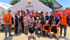 Baznas Sampang saat tanggap darurat bantu korban bencana di ponpes al hoziyn  Siduarjo