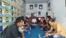 Sejumlah anggota PWI Kabupaten Sampang, Jawa Timur saat melaksanakan rapat persiapan Konferensi PWI Sampang Ke-6 beberapa waktu lalu.