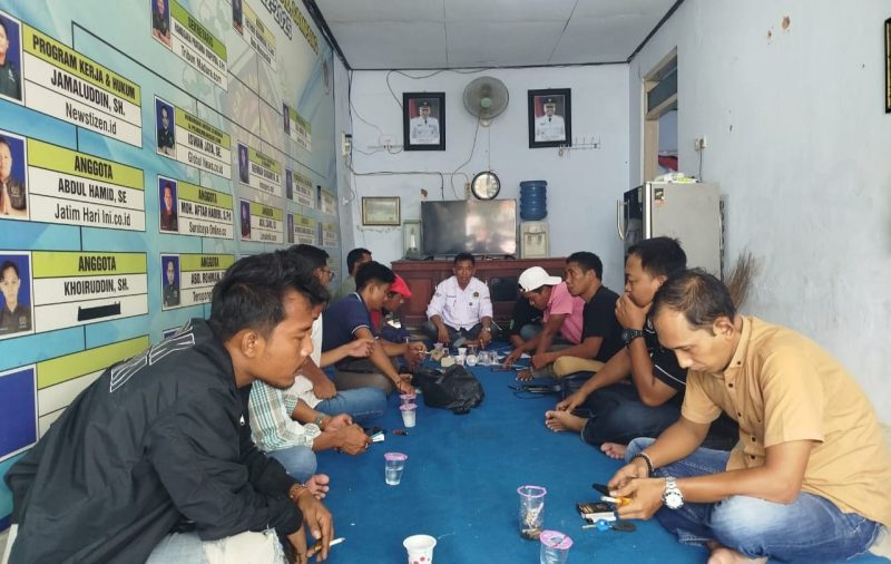 Sejumlah anggota PWI Kabupaten Sampang, Jawa Timur saat melaksanakan rapat persiapan Konferensi PWI Sampang Ke-6 beberapa waktu lalu.