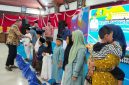 Bupati sampang saat berikan santunan anak yatim saat acara resepsi sampang sehat