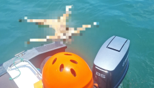 Mayat mr X saat di evakuasi oleh tim BPBD Sampang